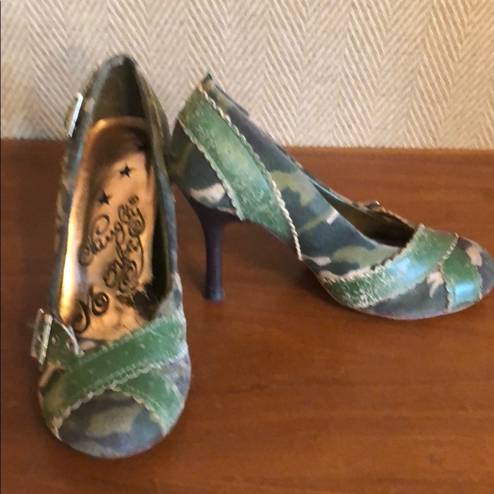 Naughty Monkey Camo heels